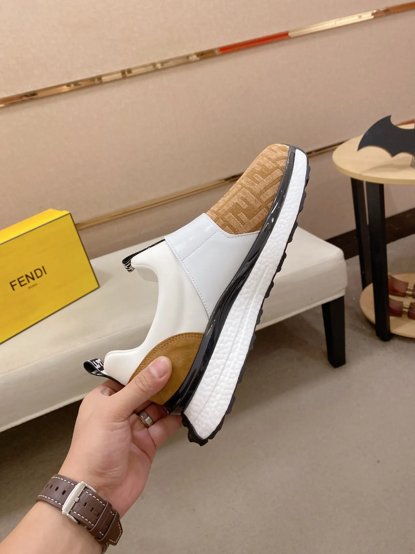 Men's shoes 💰 462💰 (fendi) New high-top 👊🏻 upper 🇮🇹 imported cowhide fabric 🇩🇪 lining imported breathable mesh lining. The original outsole is molded to highlight the identity of every man, and the upper foot is elegant and stable🚶🏻🚶🏻The high-end custom counters reproduce the original version📯No matter the wind or rain, the shoe last remains unchanged and can withstand the verification of time🔍️,🔵 Size: 38-44
